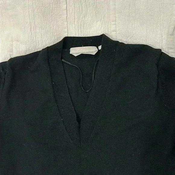 Hugo Boss - extra fine Merino wool black long  sleeve knit V neck sweater… - Picture 2 of 2